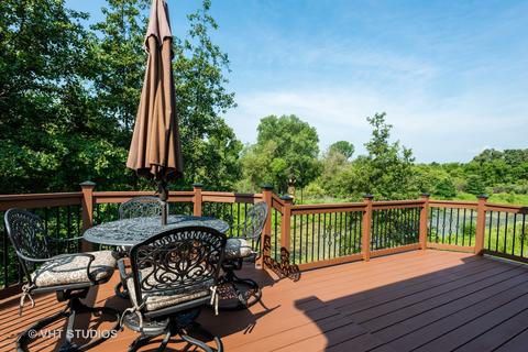 3881 Kingsmill Dr, Elgin, IL 60124 photo 3