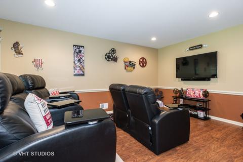 3881 Kingsmill Dr, Elgin, IL 60124 photo 14