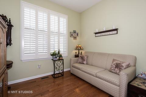 3881 Kingsmill Dr, Elgin, IL 60124 photo 7