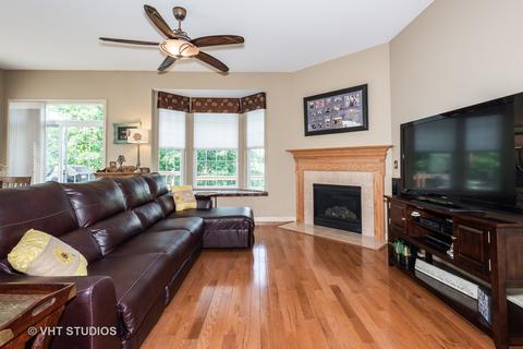 3881 Kingsmill Dr, Elgin, IL 60124 photo 11