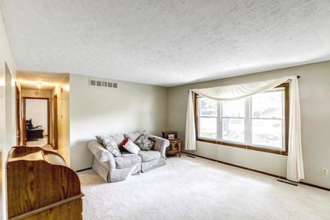 203 Felmley Dr, Normal, IL 61761 photo 2