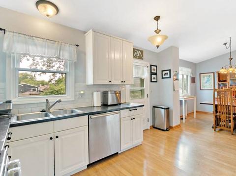 2411 Deerpath Dr, Lindenhurst, IL 60046 photo 9