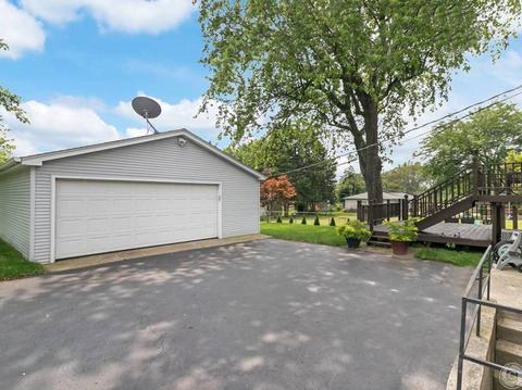 2411 Deerpath Dr, Lindenhurst, IL 60046 photo 3