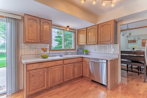 811 Heather Ln, Bartlett, IL 60103 photo 6