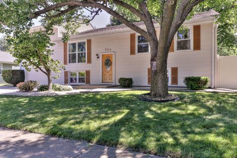 704 Castleton Dr, Champaign, IL 61821 photo 1