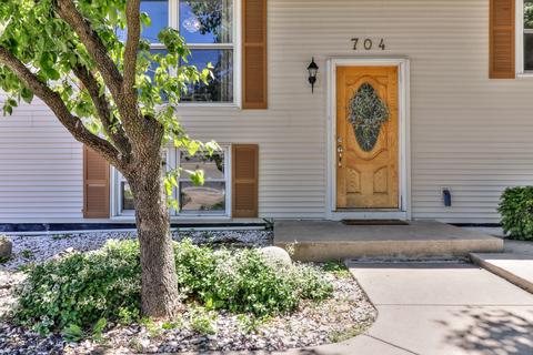 704 Castleton Dr, Champaign, IL 61821 photo 4