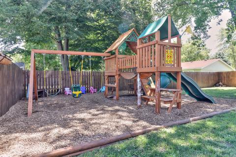704 Castleton Dr, Champaign, IL 61821 photo 5