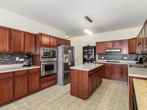 1265 Bradley Cir, Elgin, IL 60120 photo 9