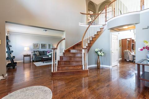 1748 Constitution Dr, Glenview, IL 60026 photo 2
