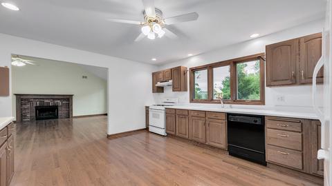 1015 E Thomas Rd, Wheaton, IL 60187 photo 14