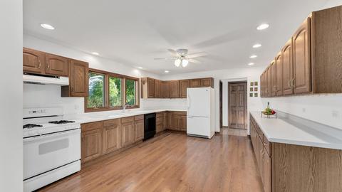 1015 E Thomas Rd, Wheaton, IL 60187 photo 10