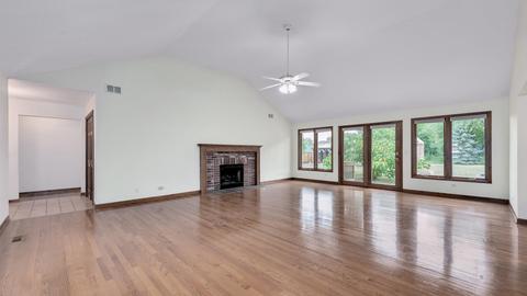 1015 E Thomas Rd, Wheaton, IL 60187 photo 7