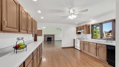1015 E Thomas Rd, Wheaton, IL 60187 photo 12