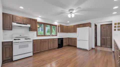 1015 E Thomas Rd, Wheaton, IL 60187 photo 13