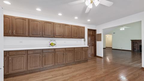 1015 E Thomas Rd, Wheaton, IL 60187 photo 15