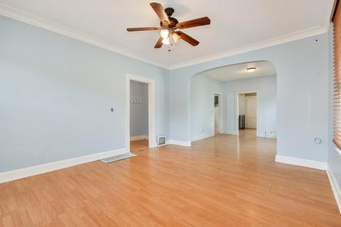 675 E Chicago St, Elgin, IL 60120 photo 3
