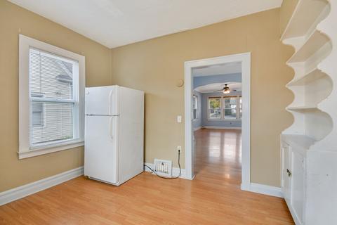 675 E Chicago St, Elgin, IL 60120 photo 6