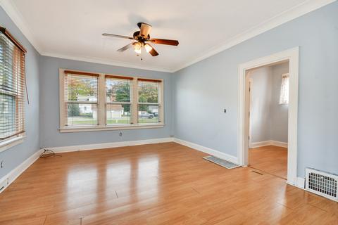 675 E Chicago St, Elgin, IL 60120 photo 2