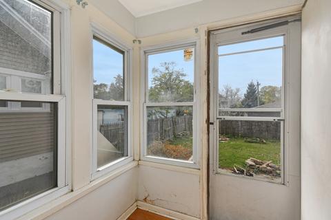 675 E Chicago St, Elgin, IL 60120 photo 9