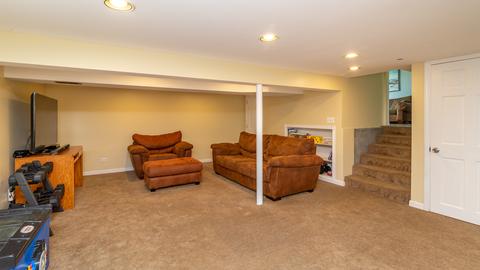 3711 N Firestone Dr, Hoffman Estates, IL 60192 photo 17