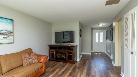 3711 N Firestone Dr, Hoffman Estates, IL 60192 photo 11