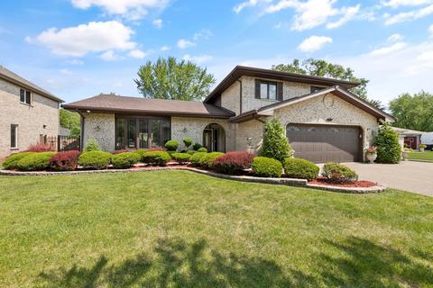 1030 E Cardinal Ln, Mount Prospect, IL 60056 photo 1
