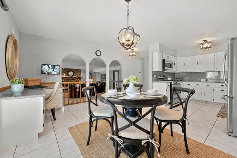 1030 E Cardinal Ln, Mount Prospect, IL 60056 photo 5
