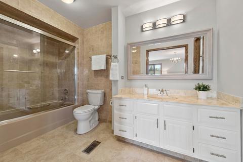1030 E Cardinal Ln, Mount Prospect, IL 60056 photo 12