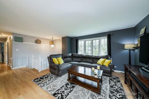 1945 Nottingham Ln, Wheaton, IL 60189 photo 3