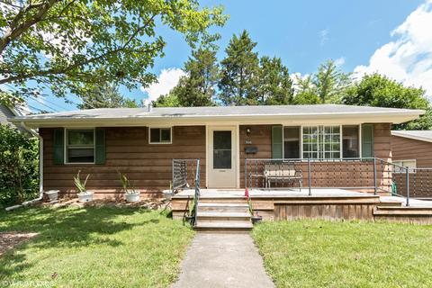 866 Kramer Ave, Elgin, IL 60120 photo 2