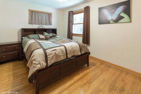 866 Kramer Ave, Elgin, IL 60120 photo 8