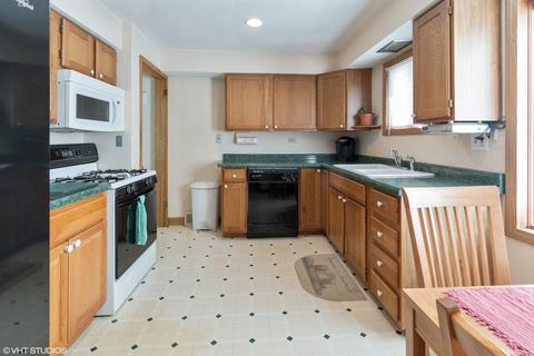 866 Kramer Ave, Elgin, IL 60120 photo 6
