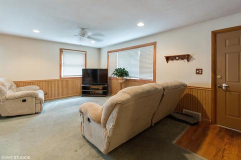 866 Kramer Ave, Elgin, IL 60120 photo 3