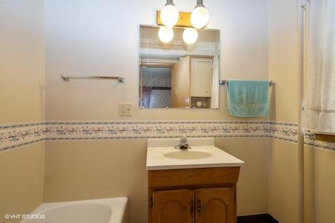 240 S 2nd St, Capron, IL 61012 photo 9