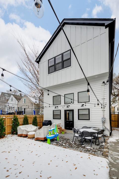 3031 N Gresham Ave, Chicago, IL 60618 photo 26