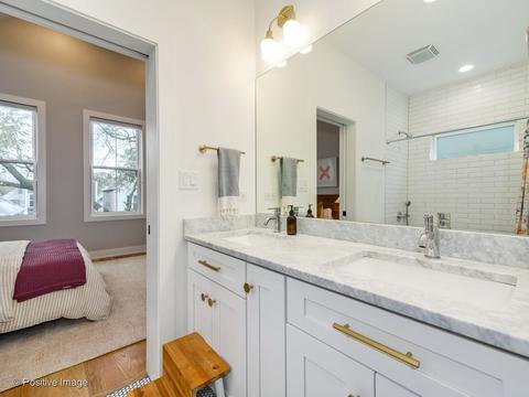 3031 N Gresham Ave, Chicago, IL 60618 photo 19