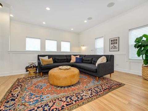 3031 N Gresham Ave, Chicago, IL 60618 photo 11