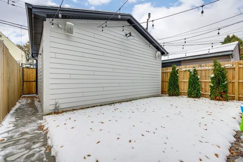 3031 N Gresham Ave, Chicago, IL 60618 photo 27