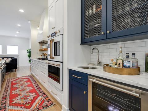 3031 N Gresham Ave, Chicago, IL 60618 photo 6