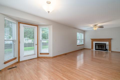 2212 Willow Lakes Dr, Plainfield, IL 60586 photo 8