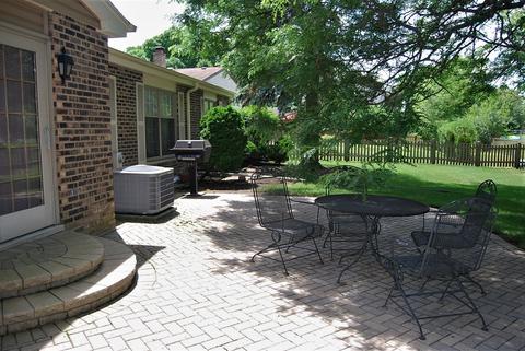 302 E Hackberry Dr, Arlington Heights, IL 60004 photo 17