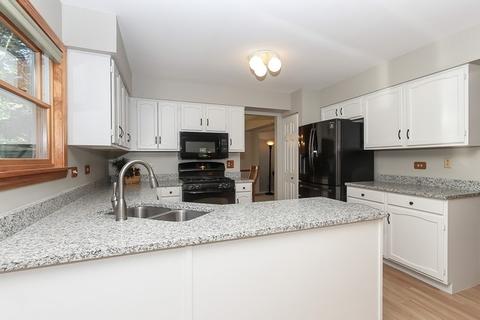 1382 Northgate Dr, Bartlett, IL 60103 photo 4