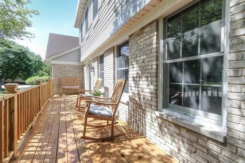 1382 Northgate Dr, Bartlett, IL 60103 photo 2