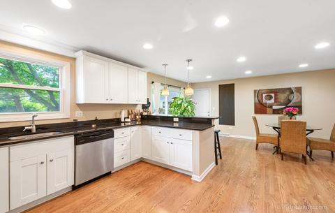 28 Devonshire Cir, Elgin, IL 60123 photo 9