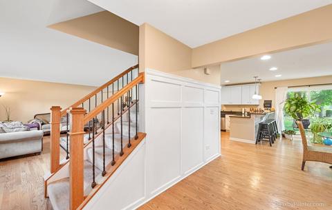 28 Devonshire Cir, Elgin, IL 60123 photo 3