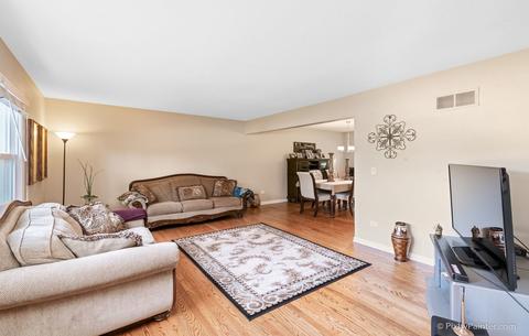 28 Devonshire Cir, Elgin, IL 60123 photo 11