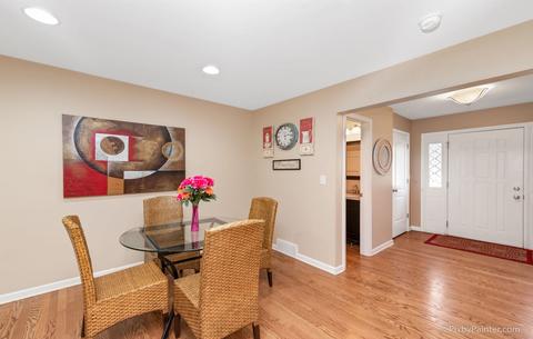 28 Devonshire Cir, Elgin, IL 60123 photo 6