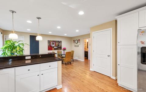 28 Devonshire Cir, Elgin, IL 60123 photo 8