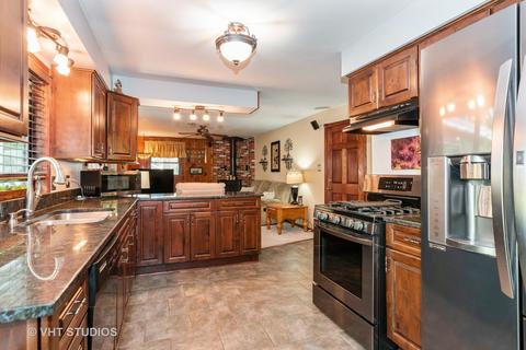 903 Mohawk Ct, Elgin, IL 60120 photo 5