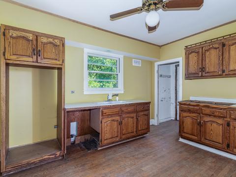 323 W Union Ave, Wheaton, IL 60187 photo 8